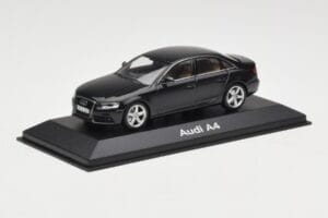 Audi A4 B8 3.2 Quattro Phantom Black Minichamps 1:43 5010704133 Druckguss — Bild 2 von 4