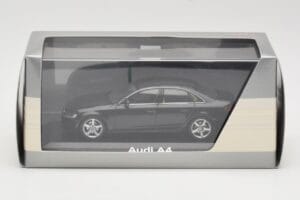 Audi A4 B8 3.2 Quattro Phantom Black Minichamps 1:43 5010704133 Druckguss — Bild 4 von 4
