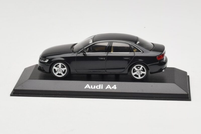 Audi A4 B8 3.2 Quattro Phantom Black Minichamps 1:43 5010704133 Druckguss