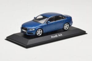 Audi A4 B8 3.2 Quattro Aruba Blue Minichamps 1:43 5010704123 Druckguss — Bild 2 von 4