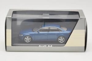 Audi A4 B8 3.2 Quattro Aruba Blue Minichamps 1:43 5010704123 Druckguss — Bild 4 von 4