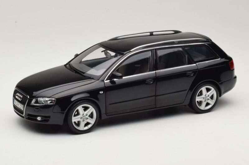 Audi A4 B8 Avant 3.2 Quattro Schwarz Minichamps 1:18 5010404225 Druckguss