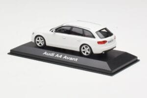 Audi A4 B8 Avant Ibis White Minichamps 1:43 5010804213 Druckguss — Bild 3 von 4