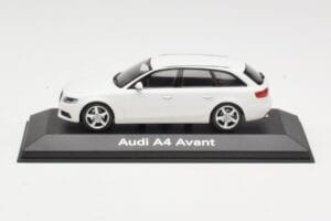 Audi A4 B8 Avant Ibis White Minichamps 1:43 5010804213 Druckguss