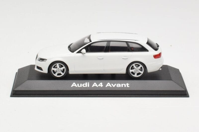 Audi A4 B8 Avant Ibis White Minichamps 1:43 5010804213 Druckguss
