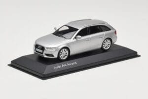 Audi A4 B8 Avant Ice Silver Minichamps 1:43 5011204213 Druckguss — Bild 2 von 4