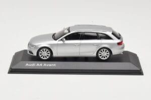 Audi A4 B8 Avant Ice Silver Minichamps 1:43 5011204213 Druckguss