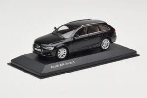 Audi A4 B8 Avant Phantom Black Minichamps 1:43 5011204223 Druckguss — Bild 2 von 4