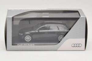 Audi A4 B8 Avant Phantom Black Minichamps 1:43 5011204223 Druckguss — Bild 4 von 4