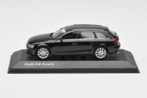 Audi A4 B8 Avant Phantom Black Minichamps 1:43 5011204223 Druckguss