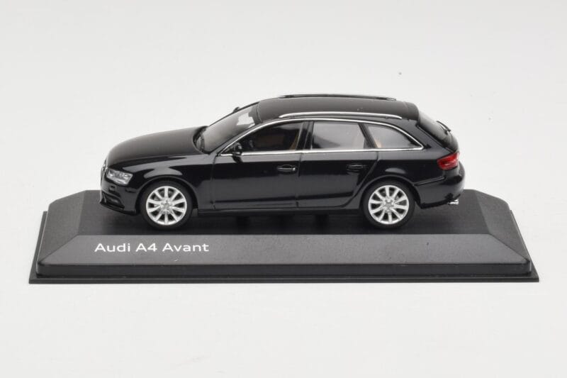 Audi A4 B8 Avant Phantom Black Minichamps 1:43 5011204223 Druckguss
