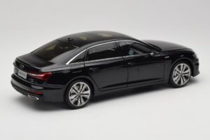 Audi A6L C8 Schwarz Paudi Model 1:18 42499 Druckguss — Bild 3 von 8