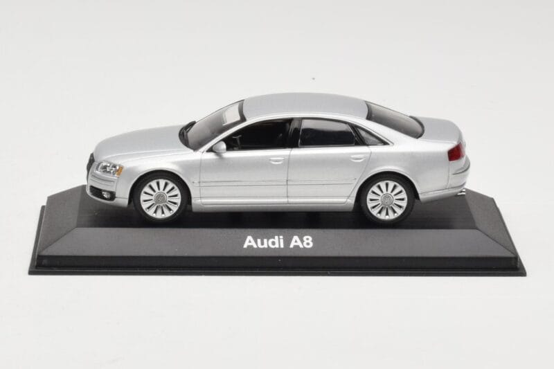Audi A8 D3 Hell Silber Minichamps 1:43 5010508113 Druckguss