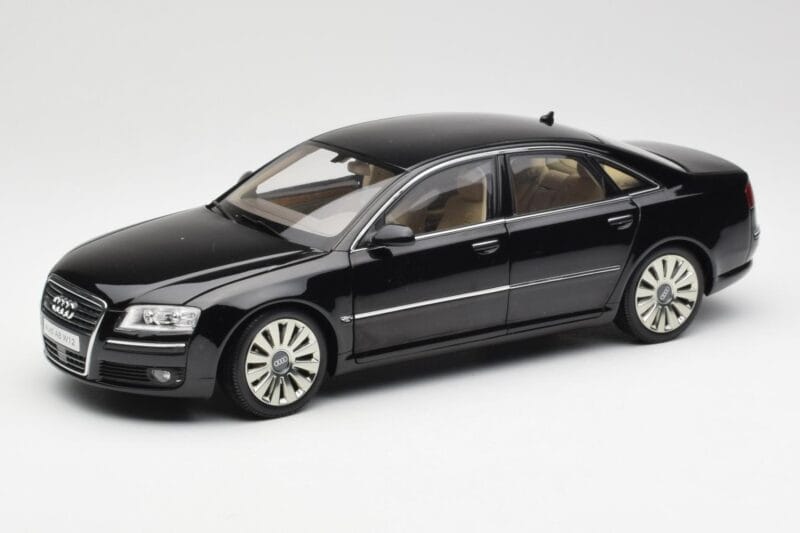 Audi A8 D3 W12 Schwarz Kyosho 1:18 09212BK Druckguss