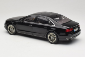 Audi A8L D3 W12 Phantom Black Kyosho 1:18 5011008125 Druckguss — Bild 7 von 8
