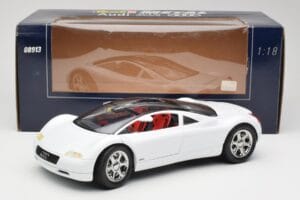 Audi Avus Quattro Alpine White Revell 1:18 08913 Druckguss — Bild 8 von 8