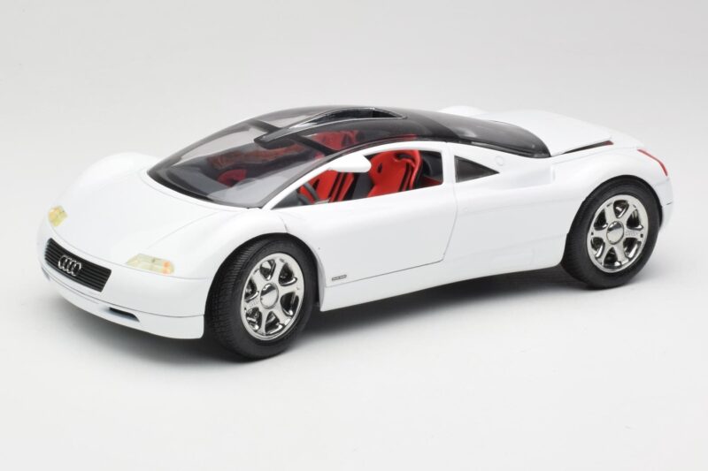 Audi Avus Quattro Alpine White Revell 1:18 08913 Druckguss
