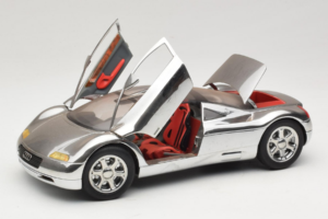 Audi Avus Quattro Chrome Silver Revell 1:18 08913-C1 Druckguss — Bild 2 von 8