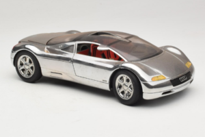 Audi Avus Quattro Chrome Silver Revell 1:18 08913-C1 Druckguss — Bild 6 von 8