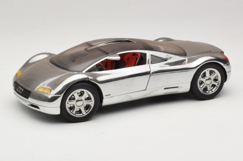 Audi Avus Quattro Chrome Silver Revell 1:18 08913-C1 Druckguss