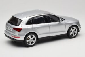 Audi Q5 8R Ice Silver Kyosho 1:18 09242IS Druckguss — Bild 3 von 8