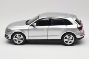 Audi Q5 8R Ice Silver Kyosho 1:18 09242IS Druckguss — Bild 4 von 8
