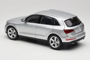 Audi Q5 8R Ice Silver Kyosho 1:18 09242IS Druckguss — Bild 7 von 8