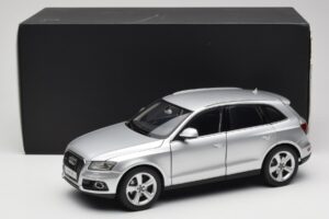 Audi Q5 8R Ice Silver Kyosho 1:18 09242IS Druckguss — Bild 8 von 8