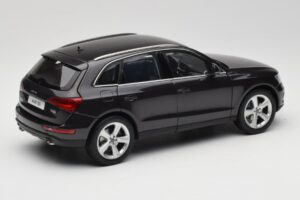 Audi Q5 8R Lava Grey Kyosho 1:18 09242LG Druckguss — Bild 3 von 8