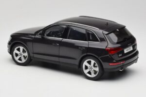 Audi Q5 8R Lava Grey Kyosho 1:18 09242LG Druckguss — Bild 7 von 8