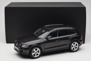 Audi Q5 8R Lava Grey Kyosho 1:18 09242LG Druckguss — Bild 8 von 8
