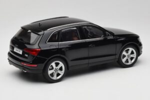 Audi Q5 8R Phantom Black Kyosho 1:18 09242BK Druckguss — Bild 3 von 8