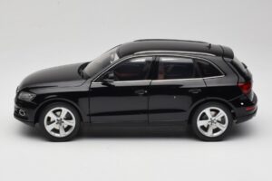 Audi Q5 8R Phantom Black Kyosho 1:18 09242BK Druckguss — Bild 4 von 8