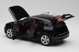 Audi Q5 8R Phantom Black Kyosho 1:18 09242BK Druckguss — Bild 5 von 8