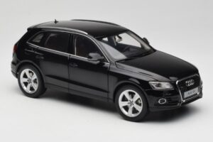 Audi Q5 8R Phantom Black Kyosho 1:18 09242BK Druckguss — Bild 6 von 8