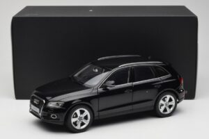 Audi Q5 8R Phantom Black Kyosho 1:18 09242BK Druckguss — Bild 8 von 8