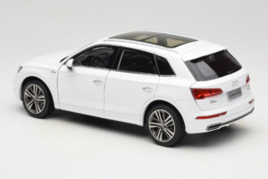 Audi Q5L FY Weiß Paudi Model 1:18 30694 Druckguss — Bild 7 von 8