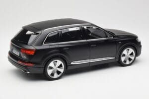Audi Q7 4M Matt Schwarz Minichamps 1:18 110014001 Druckguss — Bild 3 von 8