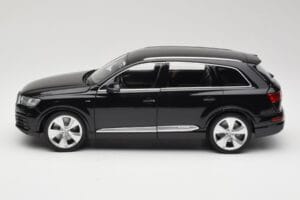 Audi Q7 4M Orca Black Minichamps 1:18 5011407625 Druckguss — Bild 4 von 8