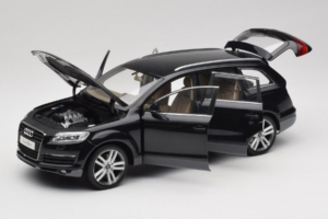 Audi Q7 Schwarz Kyosho 1:18 09221BK Druckguss — Bild 2 von 8