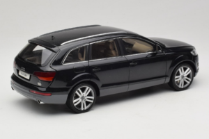 Audi Q7 Schwarz Kyosho 1:18 09221BK Druckguss — Bild 3 von 8