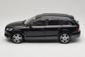 Audi Q7 Schwarz Kyosho 1:18 09221BK Druckguss — Bild 4 von 8