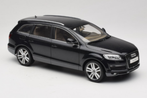 Audi Q7 Schwarz Kyosho 1:18 09221BK Druckguss — Bild 6 von 8