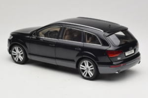 Audi Q7 Schwarz Kyosho 1:18 09221BK Druckguss — Bild 7 von 8