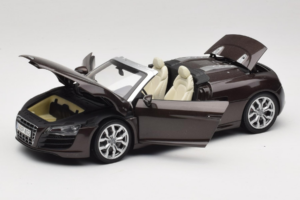 Audi R8 5.2 Spyder Teak Brown Kyosho 1:18 5010918525 Druckguss — Bild 2 von 8