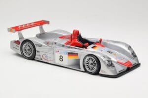 Audi R8 LMP900 #8 Audi Sport Team Joest F. Biela / E. Pirro / T. Kristensen 24 Hours of Le Mans 2000 Maisto 1:18 38899 Druckg — Bild 4 von 6
