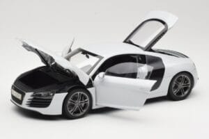 Audi R8 Type 42 Suzuka Grey Kyosho 1:18 09213SG Druckguss — Bild 2 von 8