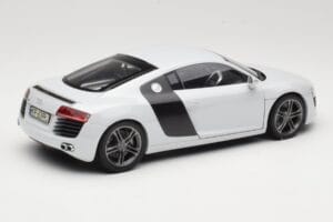 Audi R8 Type 42 Suzuka Grey Kyosho 1:18 09213SG Druckguss — Bild 3 von 8