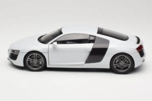 Audi R8 Type 42 Suzuka Grey Kyosho 1:18 09213SG Druckguss — Bild 4 von 8