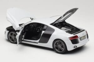 Audi R8 Type 42 Suzuka Grey Kyosho 1:18 09213SG Druckguss — Bild 5 von 8